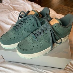 Women’s Nike AirForce 1 Sneakers
